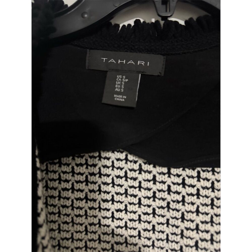 Tahari Women's Black Knit Cardigan Jacket M Open Front Gold Buttons - Picture 4 of 4